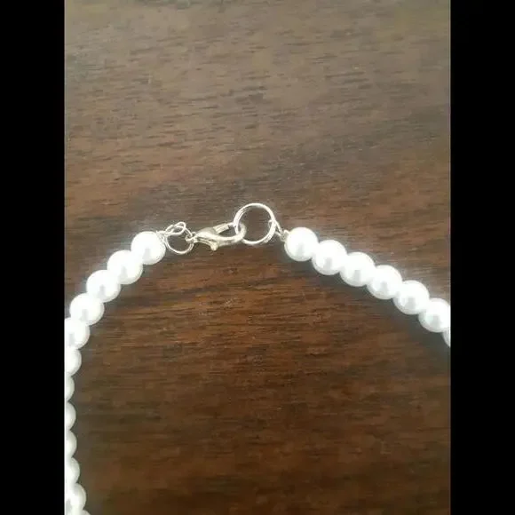 Elegant Vintage Decorative Make up Set: Purple Vase, Necklace, and Charm Box - Picture 3 of 8